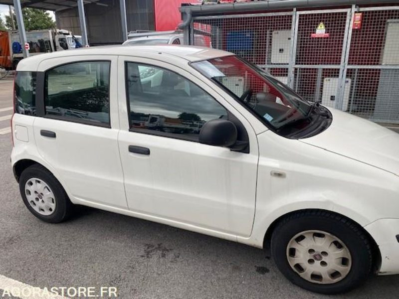 FIAT PANDA ESSENCE (PAR 1427) - Voiture: photos 1 FIAT PANDA ESSENCE (PAR 1427) - Voiture: photos 1