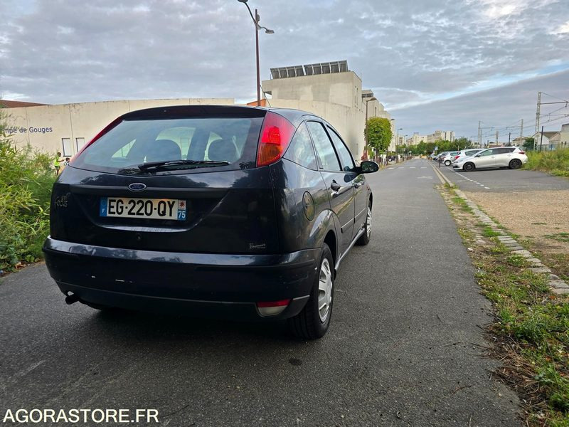 FORD FOCUS 1.6 - ESSENCE - 158 000 KM - Voiture: photos 4 FORD FOCUS 1.6 - ESSENCE - 158 000 KM - Voiture: photos 4