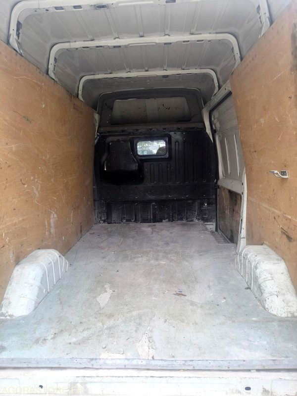FORD TRANSIT - Fourgon utilitaire: photos 3 FORD TRANSIT - Fourgon utilitaire: photos 3