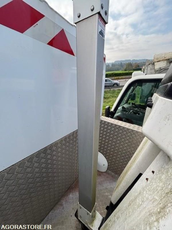 FOURGON NACELLE RENAULT MASTER ET NACELLE VERSALIFT 11.3 M 2019 110329 KM - Camion avec nacelle: photos 3 FOURGON NACELLE RENAULT MASTER ET NACELLE VERSALIFT 11.3 M 2019 110329 KM - Camion avec nacelle: photos 3