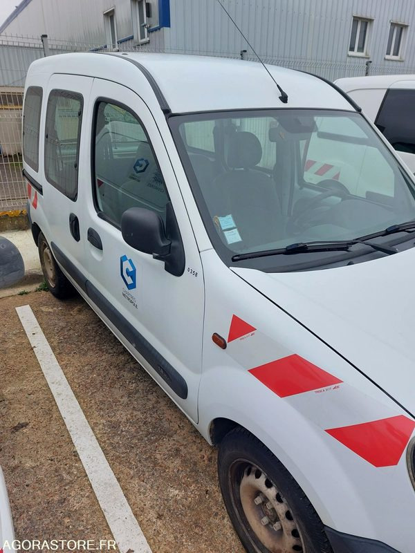 FOURGONNETTE - RENAULT KANGOO - 2003 - Fourgonnette: photos 2 FOURGONNETTE - RENAULT KANGOO - 2003 - Fourgonnette: photos 2