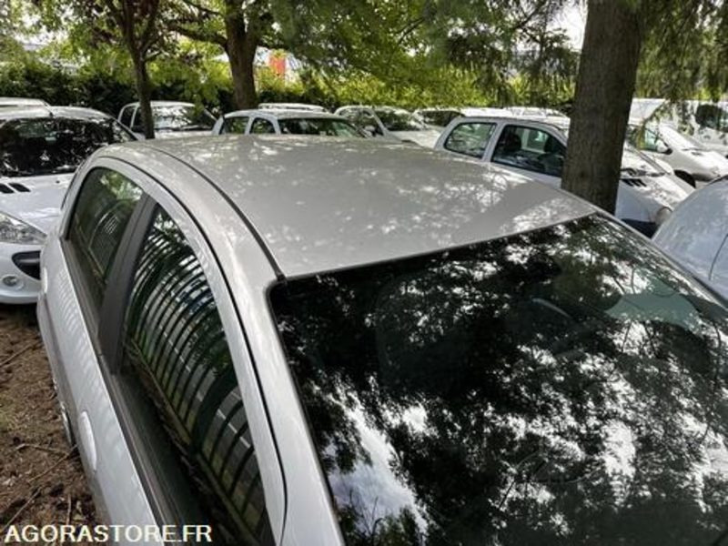 Fiat Punto - BM672QC - Voiture: photos 4 Fiat Punto - BM672QC - Voiture: photos 4