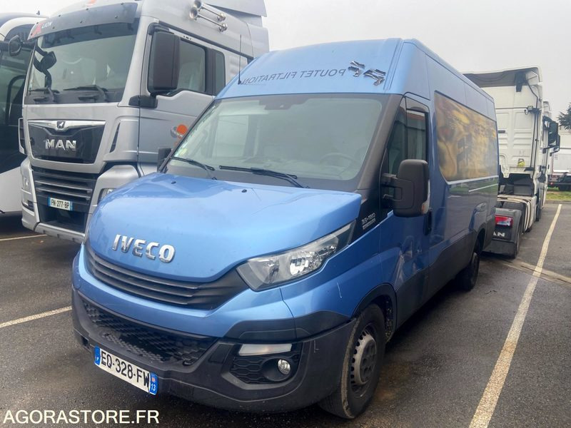 Fourgon Iveco Daily - 2017 - 80000 Kms - Fourgon utilitaire: photos 2 Fourgon Iveco Daily - 2017 - 80000 Kms - Fourgon utilitaire: photos 2