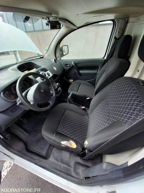 Fourgonnette frigorifique RENAULT - CN707CZ - Fourgonnette: photos 4 Fourgonnette frigorifique RENAULT - CN707CZ - Fourgonnette: photos 4