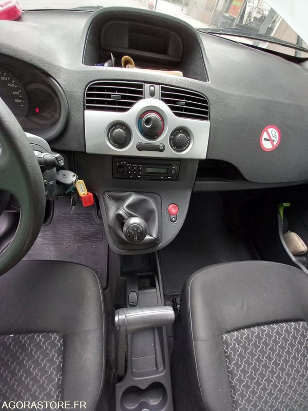 Fourgonnette frigorifique RENAULT - CN707CZ - Fourgonnette: photos 5 Fourgonnette frigorifique RENAULT - CN707CZ - Fourgonnette: photos 5