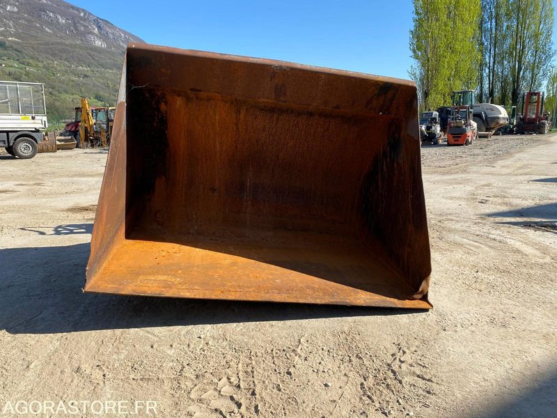 GODET GRAND VOLUME POUR CHARIOT ELEVATEUR - Année 1996 - Matériel de chantier: photos 1 GODET GRAND VOLUME POUR CHARIOT ELEVATEUR - Année 1996 - Matériel de chantier: photos 1