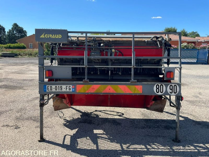 GRAVILLONNEUR ROLA 450 MAUGUIN D'OCCASION - Travaux routiers: photos 1 GRAVILLONNEUR ROLA 450 MAUGUIN D'OCCASION - Travaux routiers: photos 1