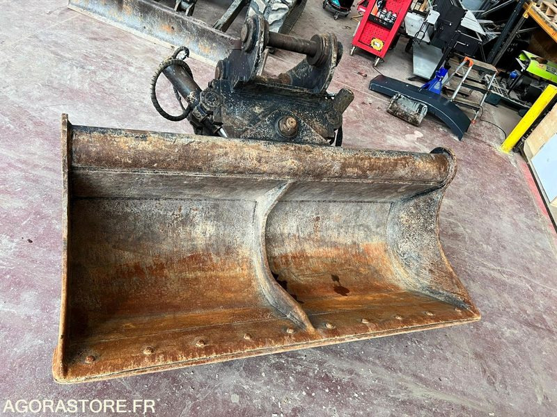 Godet de curage orientable tilt 2m THIERE pour pelle de 20T - Année 2011 - Matériel de chantier: photos 2 Godet de curage orientable tilt 2m THIERE pour pelle de 20T - Année 2011 - Matériel de chantier: photos 2