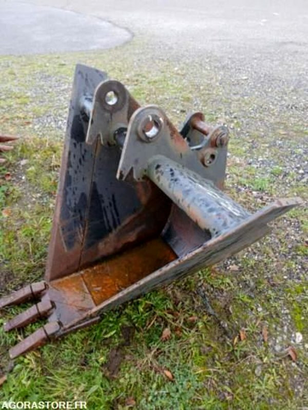 Godet trapèze pour tratopelle CASE - Matériel de jardinage: photos 2 Godet trapèze pour tratopelle CASE - Matériel de jardinage: photos 2