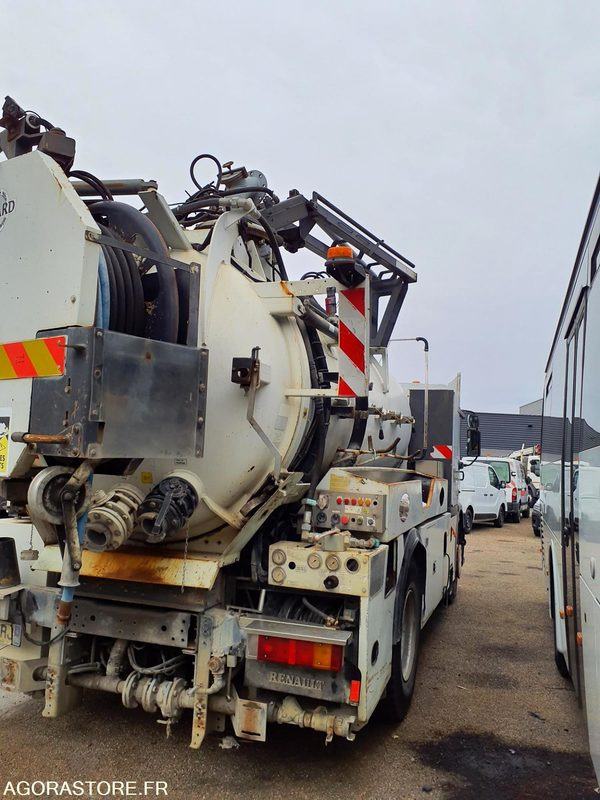 HYDROCUREUR 19T RIVARD - 2004 / 262 122 KM - Camion hydrocureur: photos 3 HYDROCUREUR 19T RIVARD - 2004 / 262 122 KM - Camion hydrocureur: photos 3