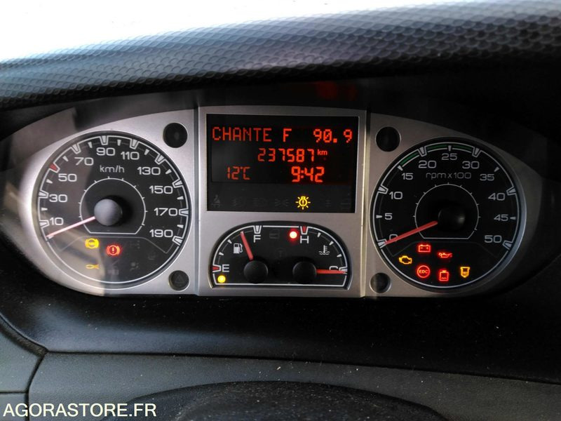 IVECO 35C13  N0 230 - Utilitaire benne: photos 1 IVECO 35C13  N0 230 - Utilitaire benne: photos 1