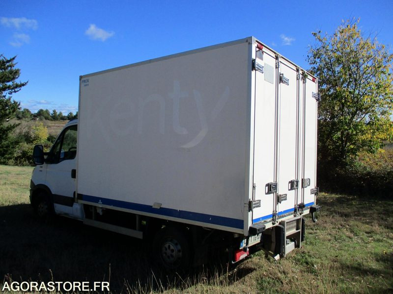 IVECO 35S13 de 2013 426915Kms "d'autoroute"chassis cabine frigorifique - Utilitaire frigorifique: photos 3 IVECO 35S13 de 2013 426915Kms "d'autoroute"chassis cabine frigorifique - Utilitaire frigorifique: photos 3