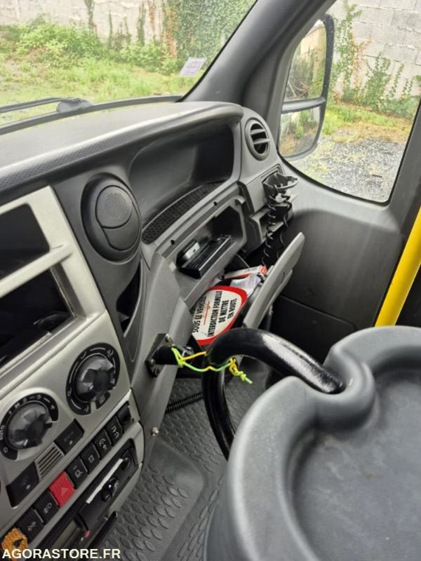 IVECO BUS DAILY N°112039 - Minibus, Transport de personnes: photos 3 IVECO BUS DAILY N°112039 - Minibus, Transport de personnes: photos 3