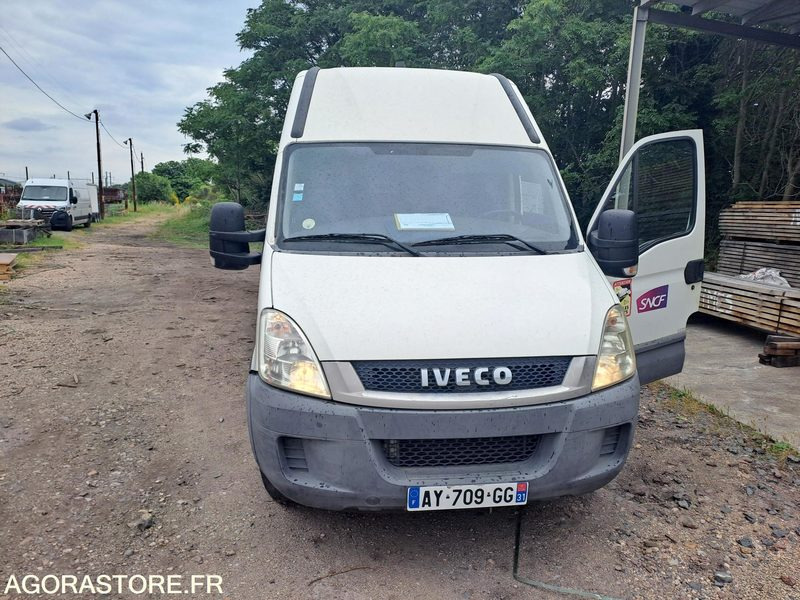 IVECO | DAILY | 2010 | 82193KM - Fourgon utilitaire: photos 3 IVECO | DAILY | 2010 | 82193KM - Fourgon utilitaire: photos 3