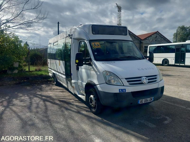 IVECO DAILY N°092054 - Minibus, Transport de personnes: photos 1 IVECO DAILY N°092054 - Minibus, Transport de personnes: photos 1