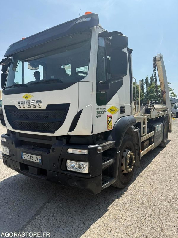 IVECO STRALIS MULTIBENNE 4x2 - 2015 / 61000KM - Camion multibenne: photos 2 IVECO STRALIS MULTIBENNE 4x2 - 2015 / 61000KM - Camion multibenne: photos 2