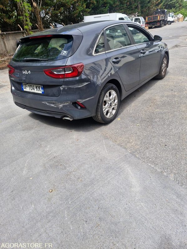 Kia ceed 1.0 TGDI BVM6 ACTIVE PROCEDURE VGE 43770 kms - Voiture: photos 2 Kia ceed 1.0 TGDI BVM6 ACTIVE PROCEDURE VGE 43770 kms - Voiture: photos 2