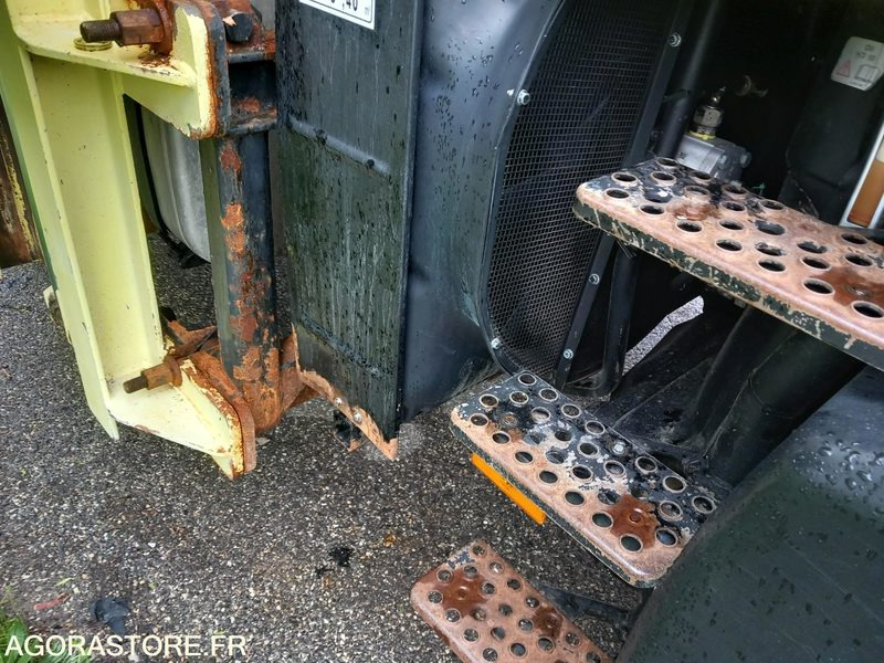MERCEDES UNIMOG 4X4 4RD AVEC SALEUSE ET AILERONS KU0105 SL0307 AB0107 AB0107 - Engin de déneigement: photos 4 MERCEDES UNIMOG 4X4 4RD AVEC SALEUSE ET AILERONS KU0105 SL0307 AB0107 AB0107 - Engin de déneigement: photos 4