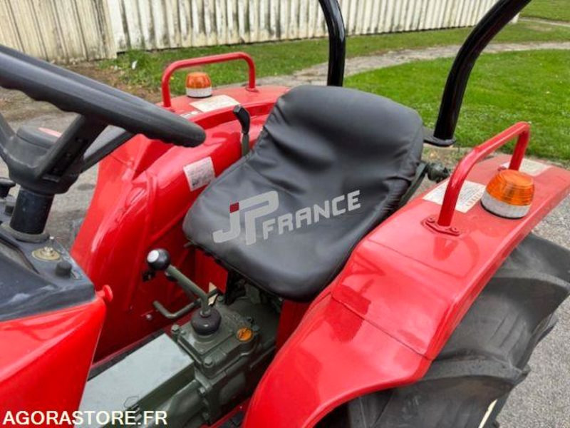 MICROTRACTEUR YANMAR 20CV 2 CYLINDRES 1150CM3 D'OCCASION 2RM TRES BON ETAT 810H - Tracteur agricole: photos 4 MICROTRACTEUR YANMAR 20CV 2 CYLINDRES 1150CM3 D'OCCASION 2RM TRES BON ETAT 810H - Tracteur agricole: photos 4