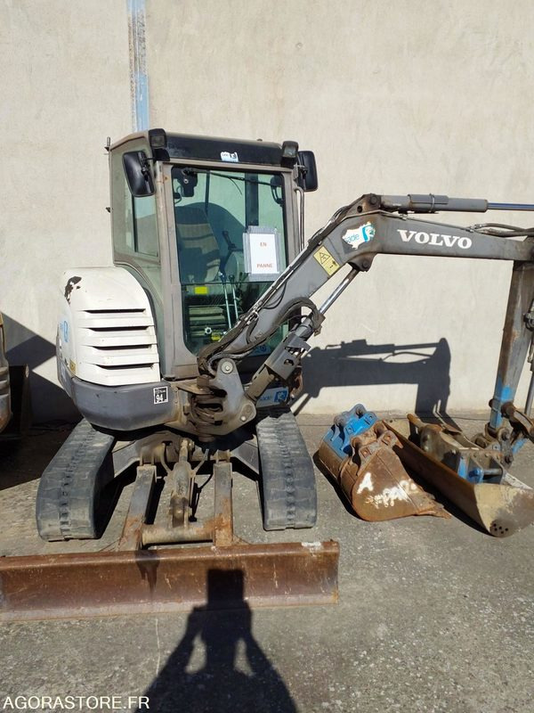 MINI PELLE VOLVO EC27C - Pelle: photos 1 MINI PELLE VOLVO EC27C - Pelle: photos 1