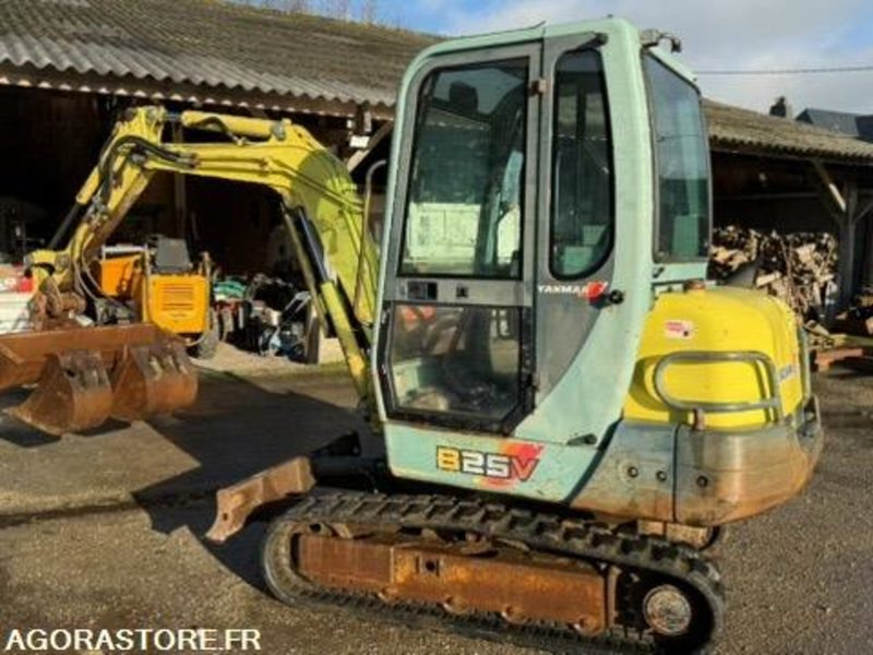 MINI-PELLE - YANMAR B25 V - 2,7 Tonnes - 2000 - 8471H - Pelle: photos 1 MINI-PELLE - YANMAR B25 V - 2,7 Tonnes - 2000 - 8471H - Pelle: photos 1