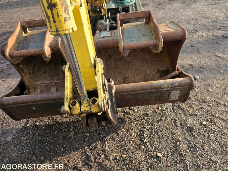 MINI-PELLE YANMAR VIO 10 - 2004 - 1952 HEURES - Mini pelle: photos 4 MINI-PELLE YANMAR VIO 10 - 2004 - 1952 HEURES - Mini pelle: photos 4