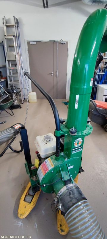 Aspirateur de voirie - Machine agricole: photos 1 Aspirateur de voirie - Machine agricole: photos 1