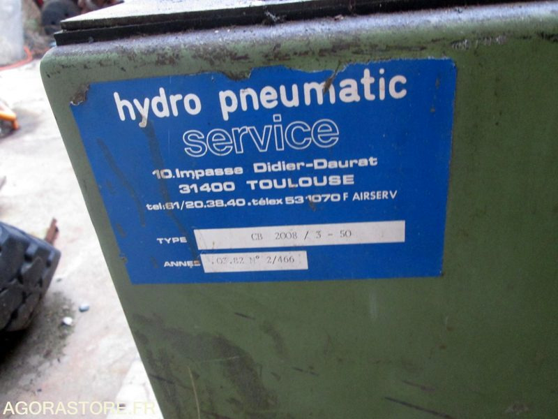 GROUPE AVEC VERIN HYDRAULIQUE - Machine agricole: photos 1 GROUPE AVEC VERIN HYDRAULIQUE - Machine agricole: photos 1