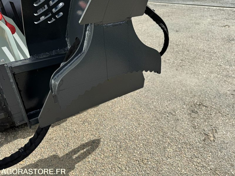 Grappin forestier avec rotator pour mini chargeuse à chenilles - Machine agricole: photos 4 Grappin forestier avec rotator pour mini chargeuse à chenilles - Machine agricole: photos 4