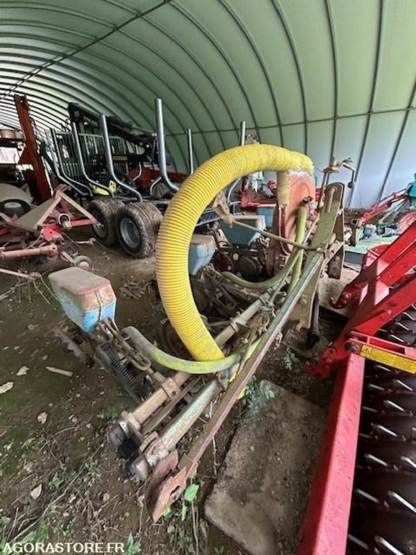 SEMOIR MONOSEM 4 RANGS - Machine agricole: photos 4 SEMOIR MONOSEM 4 RANGS - Machine agricole: photos 4