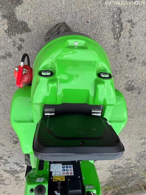 Valet de ferme 3 roues motrices HG-130 - Machine agricole: photos 3 Valet de ferme 3 roues motrices HG-130 - Machine agricole: photos 3