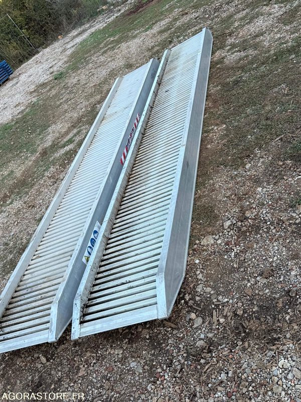 RAMPES DE CHARGEMENT 8,5 T - Matériel de manutention: photos 2 RAMPES DE CHARGEMENT 8,5 T - Matériel de manutention: photos 2