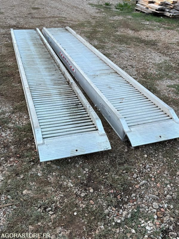 RAMPES DE CHARGEMENT 8,5 T - Matériel de manutention: photos 1 RAMPES DE CHARGEMENT 8,5 T - Matériel de manutention: photos 1