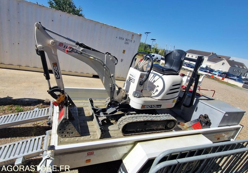 Mini Pelle 1T JCB 8010CTS + Remorque - 2023 / (NEUVE) 19 HEURES (EMF201) - Mini pelle: photos 1 Mini Pelle 1T JCB 8010CTS + Remorque - 2023 / (NEUVE) 19 HEURES (EMF201) - Mini pelle: photos 1