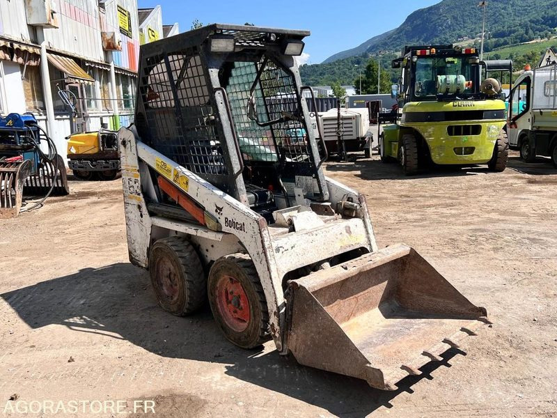 Mini-chargeuse Bobcat 463 - 2001 - 3055 heures - Chargeuse: photos 5 Mini-chargeuse Bobcat 463 - 2001 - 3055 heures - Chargeuse: photos 5