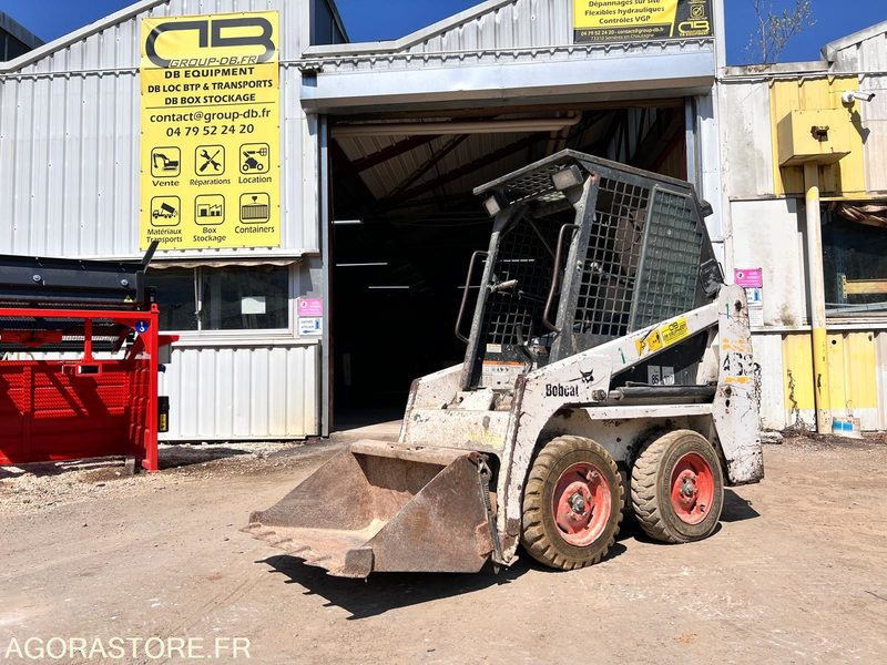 Mini-chargeuse Bobcat 463 - 2001 - 3055 heures - Chargeuse: photos 1 Mini-chargeuse Bobcat 463 - 2001 - 3055 heures - Chargeuse: photos 1