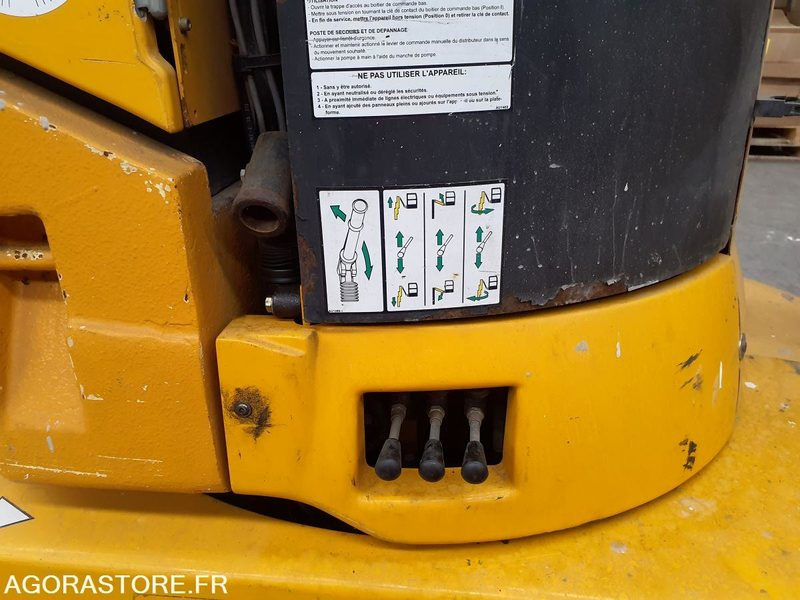 Nacelles à mât vertical GROVE TOUCAN 861 - Nacelle: photos 5 Nacelles à mât vertical GROVE TOUCAN 861 - Nacelle: photos 5