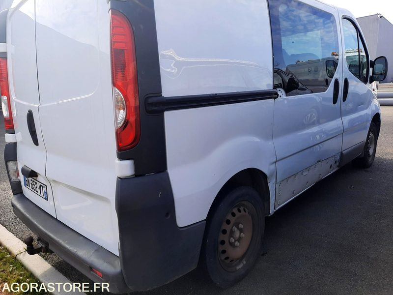 OPEL VIVARO - 2011 - 112 800KM - Fourgon utilitaire: photos 5 OPEL VIVARO - 2011 - 112 800KM - Fourgon utilitaire: photos 5