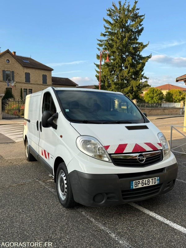 OPEL VIVARO 2L CDTI 90CH moteur 2L dci 90ch à chaine de distribution - Fourgonnette: photos 1 OPEL VIVARO 2L CDTI 90CH moteur 2L dci 90ch à chaine de distribution - Fourgonnette: photos 1