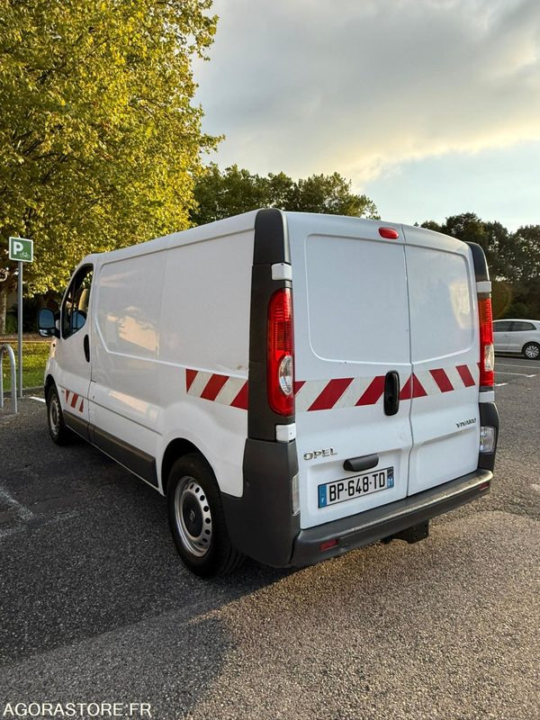 OPEL VIVARO 2L CDTI 90CH moteur 2L dci 90ch à chaine de distribution - Fourgonnette: photos 3 OPEL VIVARO 2L CDTI 90CH moteur 2L dci 90ch à chaine de distribution - Fourgonnette: photos 3