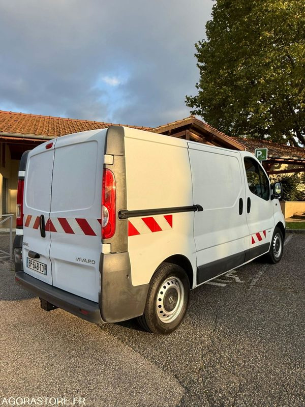 OPEL VIVARO 2L CDTI 90CH moteur 2L dci 90ch à chaine de distribution - Fourgonnette: photos 4 OPEL VIVARO 2L CDTI 90CH moteur 2L dci 90ch à chaine de distribution - Fourgonnette: photos 4