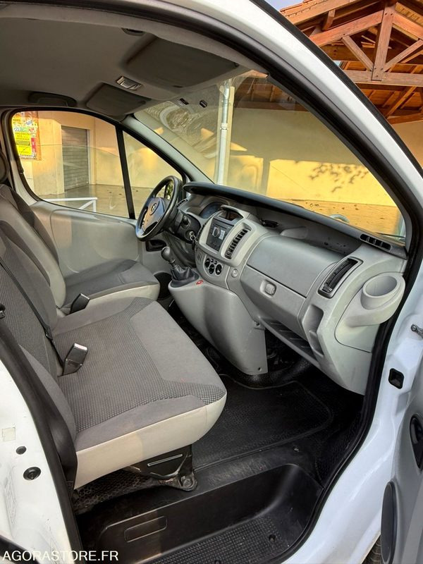 OPEL VIVARO 2L CDTI 90CH moteur 2L dci 90ch à chaine de distribution - Fourgonnette: photos 5 OPEL VIVARO 2L CDTI 90CH moteur 2L dci 90ch à chaine de distribution - Fourgonnette: photos 5