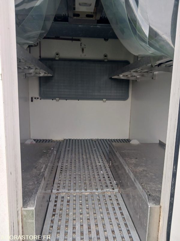 OPEL VIVARO FRIGORIFIQUE - 2017 - 159600KM - Utilitaire frigorifique: photos 4 OPEL VIVARO FRIGORIFIQUE - 2017 - 159600KM - Utilitaire frigorifique: photos 4