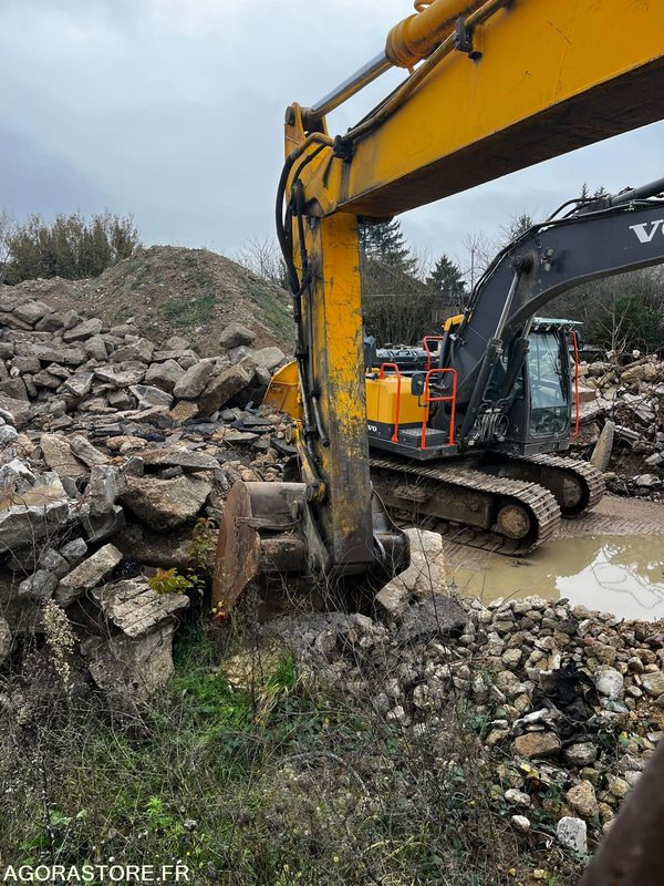 PELLE 20 TONNES - JCB TYPE JS200 - 1997 / 1200 HEURES - Pelle: photos 5 PELLE 20 TONNES - JCB TYPE JS200 - 1997 / 1200 HEURES - Pelle: photos 5