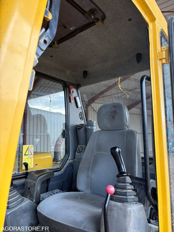 PELLE KOMATSU / 0333018 H / 2004 - Pelle: photos 4 PELLE KOMATSU / 0333018 H / 2004 - Pelle: photos 4