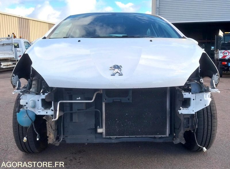PEUGEOT 208 - 2018 - 121361km - ESSENCE - pour pièces - Voiture: photos 2 PEUGEOT 208 - 2018 - 121361km - ESSENCE - pour pièces - Voiture: photos 2