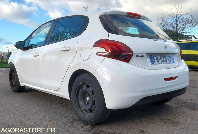 PEUGEOT 208 - 2018 - 121361km - ESSENCE - pour pièces - Voiture: photos 5 PEUGEOT 208 - 2018 - 121361km - ESSENCE - pour pièces - Voiture: photos 5