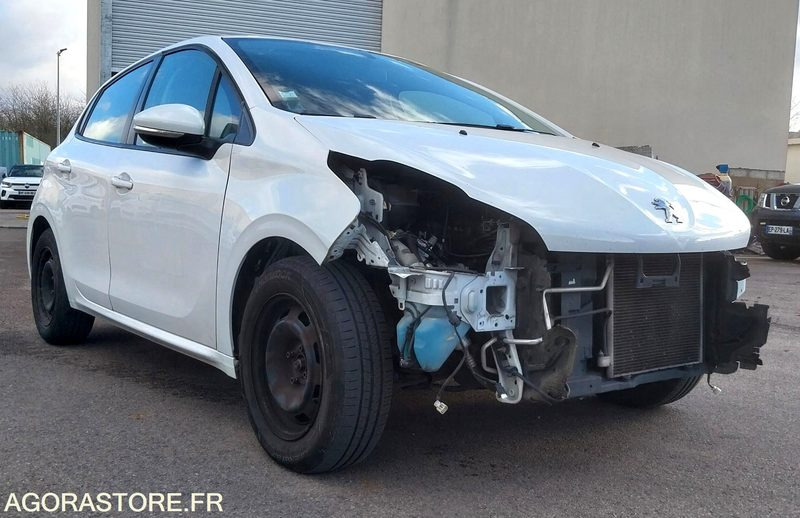 PEUGEOT 208 - 2018 - 121361km - ESSENCE - pour pièces - Voiture: photos 1 PEUGEOT 208 - 2018 - 121361km - ESSENCE - pour pièces - Voiture: photos 1