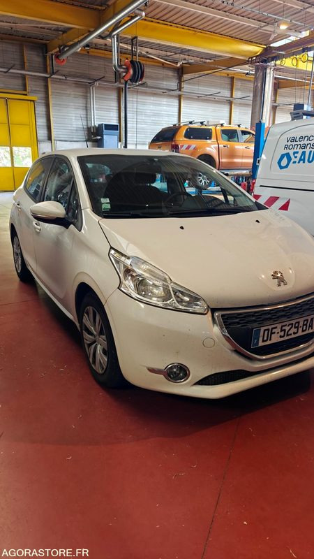 PEUGEOT 208 DF-529-BA - Voiture: photos 1 PEUGEOT 208 DF-529-BA - Voiture: photos 1
