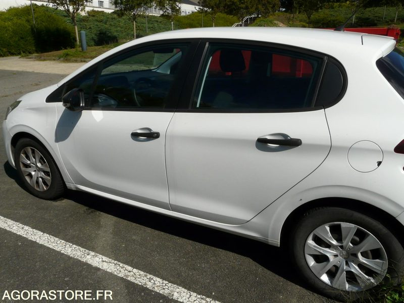 PEUGEOT 208 DX190CZ - Voiture: photos 4 PEUGEOT 208 DX190CZ - Voiture: photos 4